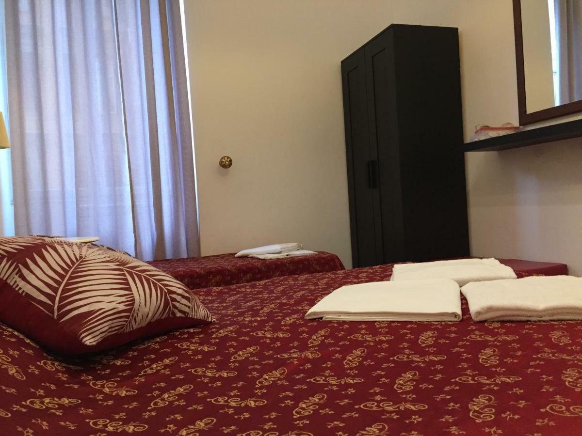Blue Whale Bed & Breakfast โรม ภายนอก รูปภาพ